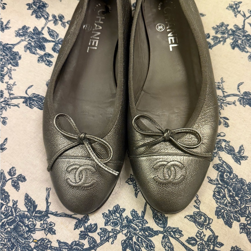 CHANEL metallic pewter ballet flats